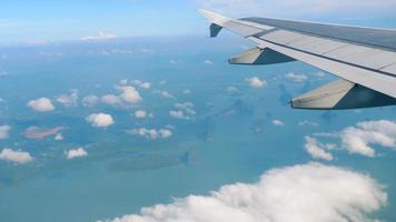 paisagem de vista aérea do avião descendente video