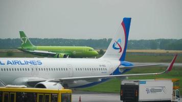 Airbus A320 S7 Airlines arrive