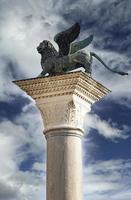 león de venecia en piazza san marco en venecia, italia foto