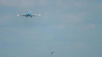 KLM Cityhopper Fokker 70 landing video