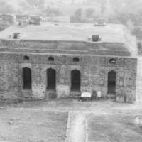 fuerte jahangir mahal orchha en orchha, madhya pradesh, india, jahangir mahal o el palacio orchha es una ciudadela y una guarnición ubicada en orchha madhya pradesh. india, india sitio arqueológico negro blanco foto