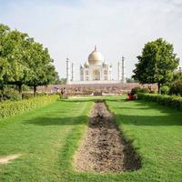 taj mahal una de las maravillas del mundo vista desde el lado del jardín mehtab bagh, taj mahal, agra, uttar pradesh, india, vista de día soleado foto