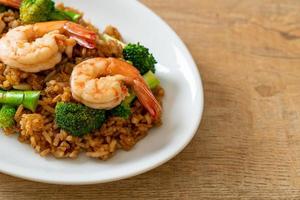fried rice with broccoli and shrimps