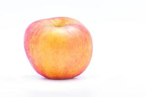 manzana roja en el fondo blanco con trazado de recorte foto