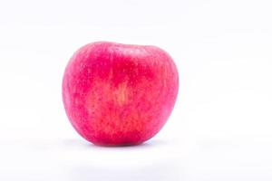 manzana roja en el fondo blanco con trazado de recorte foto