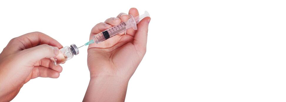 médico sosteniendo una viola con vacuna contra el virus de la corona. foto