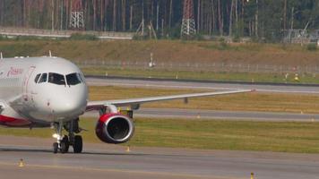 avion à réaction rossiya, vue de face video