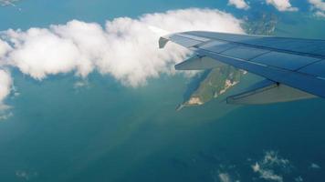 Flygfoto landskap från fallande flygplan video
