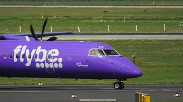 flybe bombardier på taxibanan video