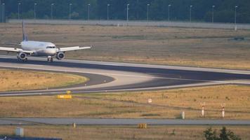 Airplane Lufthansa braking video