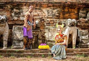 traje tailandés vestido de mujer hermosa, traje de estilo tailandés en Tailandia foto