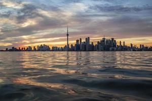 paisaje urbano de toronto al atardecer foto