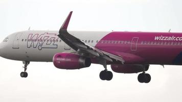 Jet civil aircraft Wizz Air video