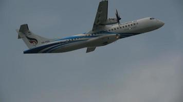 Turboprop aircraft departure video