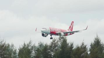 Airbus A320 AirAsia landing video