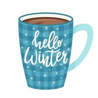 taza azul a cuadros con café, cacao o té. taza con una bebida caliente. inscripción manuscrita-hola invierno. letras a mano. ilustración vectorial en estilo plano aislado sobre fondo blanco vector