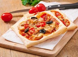 pizza with chicken, tomatoes and mushrooms photo