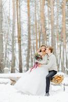 sesión de fotos de boda de invierno en la naturaleza