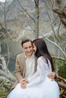 pareja amorosa en el fondo del lago ojo de mar en polonia foto