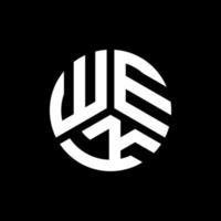 diseño de logotipo de letra wek sobre fondo negro. concepto creativo del logotipo de la letra de las iniciales wek. diseño de letras semanales. vector