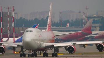 Boeing 747 Rossiya front view video
