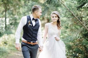 sesión de fotos de una pareja enamorada. ceremonia de boda al estilo de bokho