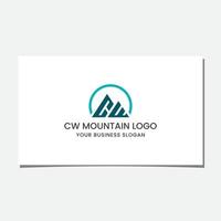 vector de diseño de logotipo de montaña cw