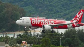 Airplane AirAsia landing video