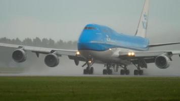 klm boeing 747 accelereren voor vertrek video