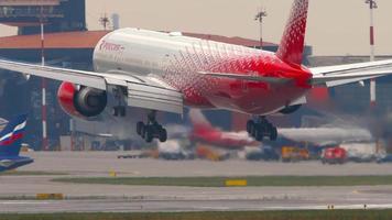 avión rossiya llegar video