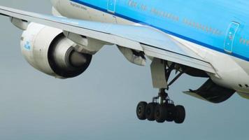 Plane KLM retracts landing gear video