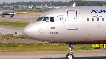 Airbus 320 of Aeroflot taxiing video