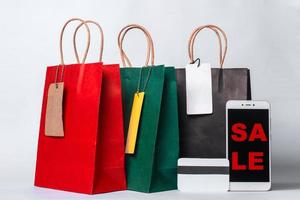 promoción de ventas de compras en línea aislado sobre fondo blanco