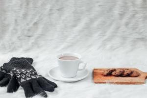 bebida de chocolate caliente y galletas para el fondo de la temporada de invierno foto