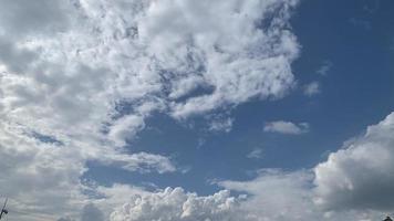 fondo de cielo con nubes, hermosas nubes foto