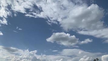 fondo de cielo con nubes, hermosas nubes foto