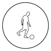 el hombre patea la silueta de la pelota jugador de fútbol pateando la pelota icono de vista lateral ilustración de color negro en círculo vector