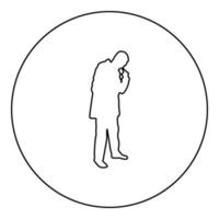 hombre hurgando en la nariz use el dedo macho limpia las fosas nasales silueta en círculo redondo color negro vector ilustración contorno imagen de estilo de contorno