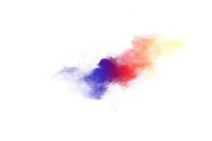 fondo colorido de explosión de polvo pastel. salpicaduras de polvo de color del arco iris sobre fondo blanco. foto