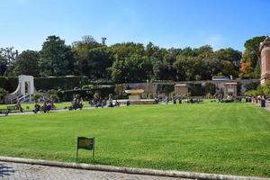 vaticano, italia - 16 de octubre de 2021 vista de los jardines del vaticano foto