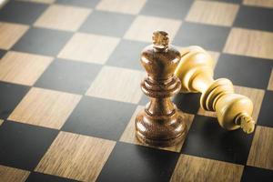 figura de ajedrez en el concepto de juego de tablero de ajedrez para obtener ideas foto