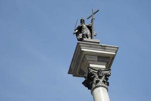 varsovia, polonia, 2014. columna zygmunts en la plaza del mercado de la ciudad vieja foto