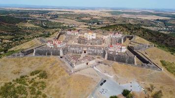 luchtfoto drone uitzicht op het fort van graca, garnizoen grensstad elvas en zijn vestingwerken. UNESCO Werelderfgoed Portugal. historische site. toeristische bestemming voor vakanties. alentejo, elva.
