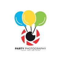 diseño de logotipo de fotografía de fiesta globo y concepto de logotipo de lente de cámara vector