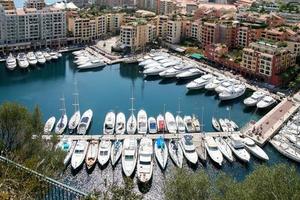 monte carlo, monaco, 2006. un surtido de barcos y yates en un puerto deportivo foto