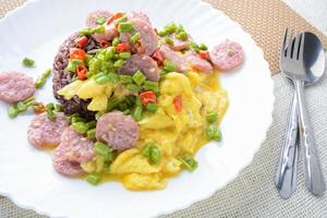 Fermented Pork Sausage Omelet with eggs and chilies, this dish would be delicious by fried in large amount of hot oil.