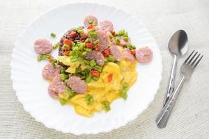 Fermented Pork Sausage Omelet with eggs and chilies, this dish would be delicious by fried in large amount of hot oil.