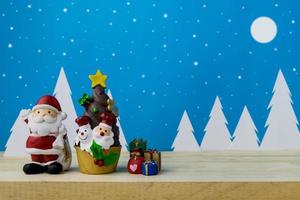 juguetes para niños para decoración navideña. foto