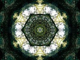 fondo rectangular abstracto verde oscuro. patrón de caleidoscopio de bosque denso. fondo libre. foto