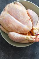 carne de pollo entera aves de corral pollo de engorde comida saludable fresca comida merienda dieta en la mesa espacio de copia comida foto